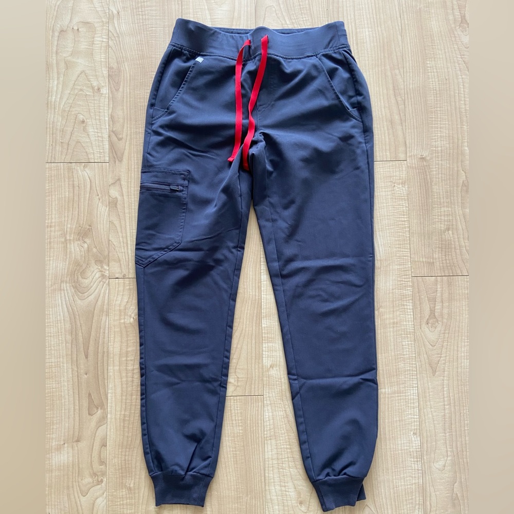 Figs charcoal gray jogger scrub pants